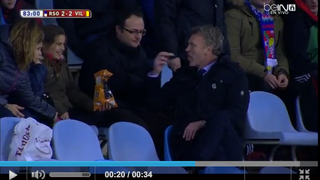 David Moyes Hops Into Stands, Enjoys Some Chips After Being Red Carded